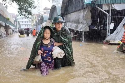 Bão số 4 tiếp tục đổi hướng, Đông Bắc Bộ mưa lớn, nguy cơ lũ quét, sạt lở