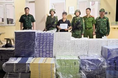Bắt giữ đối tượng vận chuyển gần 15.000 bao thuốc lá lậu