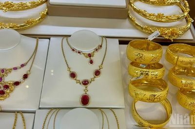 Giá vàng tăng phi mã 3 tuần liên tiếp, chuyên gia cho rằng giá còn tiếp tục tăng