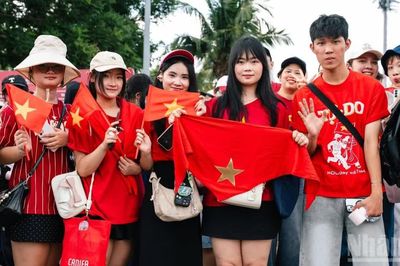 [Ảnh] Khán giả hào hứng trước giờ diễn ra concert 'Tổ quốc trong tim'