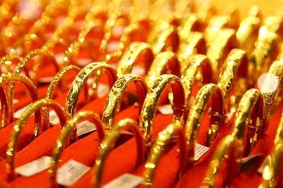 Giá vàng hôm nay (trưa 23-8): Vẫn neo ở vùng giá cao