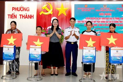 Bộ tư lệnh Vùng Cảnh sát biển 3 phối hợp tặng quà và làm công tác dân vận