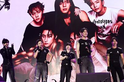 MONSTA X trở lại đầy mạnh mẽ