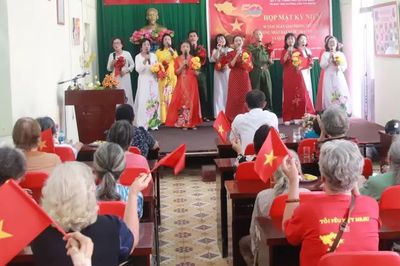Chăm sức khỏe, dưỡng tinh thần người cao tuổi