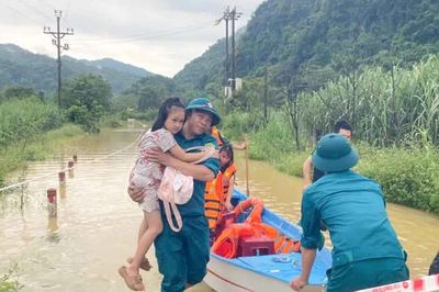 Mưa lớn, dông lốc khiến nhiều nhà dân ở Cao Bằng bị thiệt hại