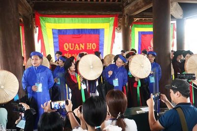 Giáo viên kiều bào tìm về cội nguồn, đắm mình trong những làn điệu Quan họ