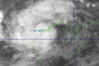 Bão số 4 tiếp tục 'quần thảo' trên vùng biển Quảng Ninh-Hải Phòng