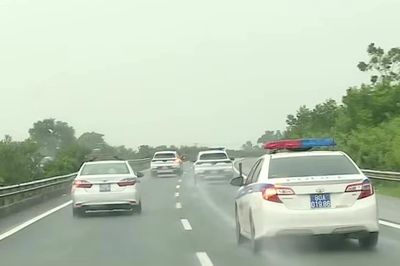 Thi bằng lái ô tô thêm nội dung về làn vượt xe: Hướng dẫn từ CSGT