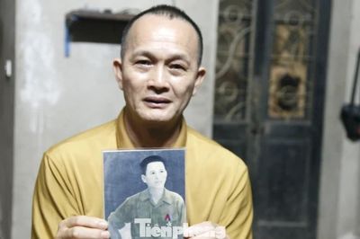 Vụ bà cụ 72 tuổi nhận ra bức ảnh chôn cùng liệt sĩ: Con trai liệt sĩ nghẹn ngào mong tìm được cha