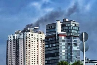Cháy căn hộ tại tầng cao nhất chung cư TPHCM