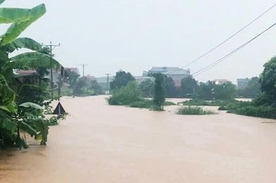 Bắc Ninh ngập sâu do bão số 4, di dời nhiều hộ dân