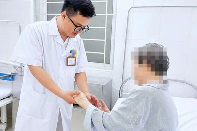 Ngỡ đột quỵ, đưa cấp cứu mới phát hiện 'kẻ thù' âm thầm tấn công cụ ông 75 tuổi