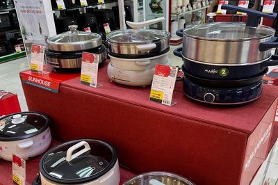 Nồi cơm điện, bếp từ hàng trưng bày giảm tới 50%, có nên mua?