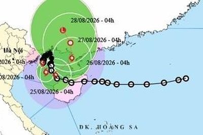 Bão số 4 cách Quảng Ninh, Hải Phòng hơn 100km, vẫn đi kiểu 'nhúc nhích'