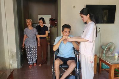 Nữ sinh Quảng Trị gác lại giấc mơ đến giảng đường, lý do ai nghe cũng nghẹn lòng