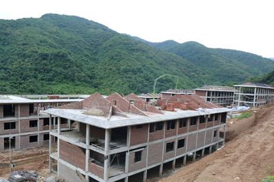 Nhiều trường vùng biên xoay xở nơi dạy học khi cơ sở mới chưa hoàn thành