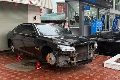 Clip: Mang xe cải tiến đi trộm mâm lốp ô tô BMW ở Hà Nội
