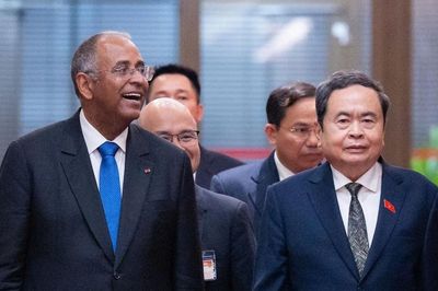 Chủ tịch Quốc hội Bờ Biển Ngà thăm khu khảo cổ dưới tòa nhà Quốc hội Việt Nam