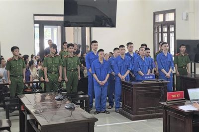 9 bị cáo lĩnh hơn 70 năm tù vì nhiều lần tổ chức sử dụng ma túy