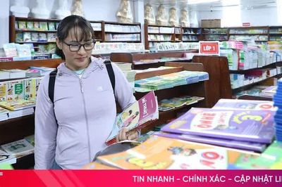 Sốt ruột vì chưa mua được sách cho con khi khai giảng cận kề