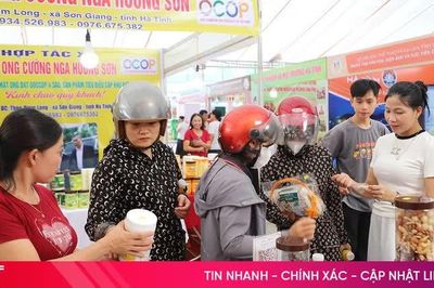 Đặc sản ba miền hội tụ tại hội chợ lớn nhất Hà Tĩnh
