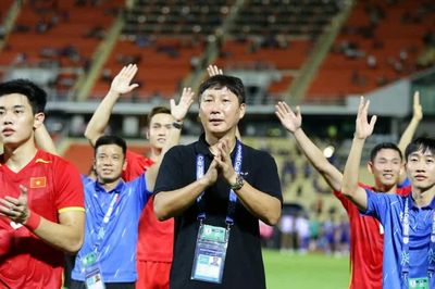 Báo chí châu Á phấn khích vì 'ma thuật' của huấn luyện viên Kim Sang-sik
