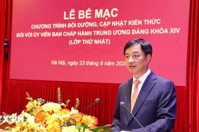 Bế mạc Chương trình bồi dưỡng, cập nhật kiến thức đối với Ủy viên Trung ương Đảng