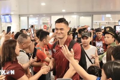 ASEAN Cup: Tuyển Việt Nam về đến Hà Nội sau chiến thắng trên sân Thái Lan
