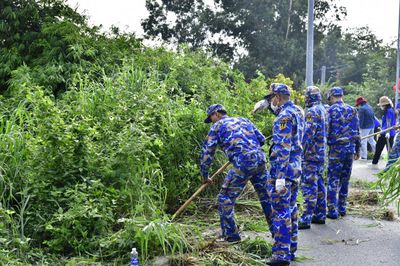 Hơn 100 đoàn viên, thanh niên chung tay xây dựng 'Cung đường quân - dân'