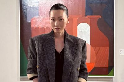 Người mẫu Jang Yoon Ju thu hút sự chú ý khi chia sẻ loạt ảnh đời thường táo bạo tại Anh