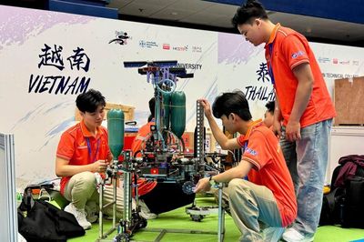 Sinh viên Việt Nam chinh phục đấu trường robot lớn tại Hồng Kông