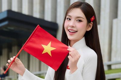 Nhan sắc nữ chính sinh năm 2004 đang gây sốt phim giờ vàng