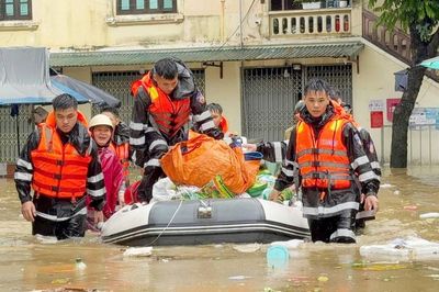Công an Lạng Sơn căng mình trong mưa lũ, sát cánh cùng Nhân dân