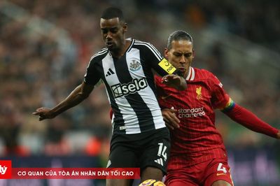 Isak trở lại Newcastle, đối đầu đội bóng cũ trong ngày Liverpool ra quân