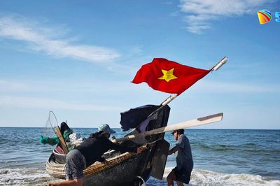 Tôi chụp ảnh cờ Tổ quốc