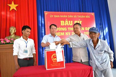 5.832 cử tri xã Thuận Bắc tham gia bầu cử trưởng thôn
