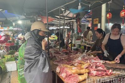 Đủ nguồn hàng hóa thiết yếu phục vụ người dân trước diễn biến mưa lũ
