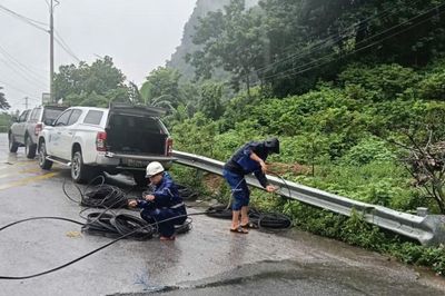 Các nhà mạng khẩn trương khắc phục thông tin liên lạc bị ảnh hưởng do mưa lũ