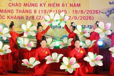 Hơn 300 nghệ nhân, diễn viên giao lưu văn nghệ tại phường Nghĩa Lộ