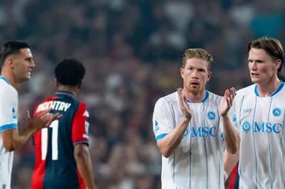 De Bruyne vào sân từ ghế dự bị rực sáng giúp Napoli của Allegri hạ Genoa 2-0 ở Serie A
