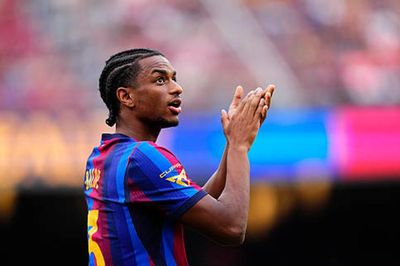 Alejandro Balde bất ngờ đổi ý muốn gia nhập Man United từ Barcelona với giá 50 triệu euro
