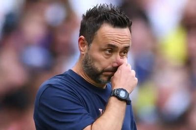 HLV Roberto De Zerbi gửi lời xin lỗi cổ động viên Tottenham sau trận thua đậm Brentford
