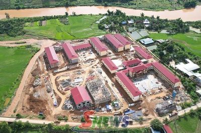 Màu áo lính trên công trình trường học nội trú vùng biên