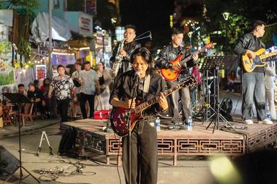 Những người trẻ sống với âm nhạc