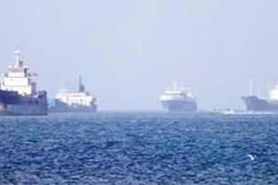Tàu hàng vẫn thiếu an toàn khi qua eo biển Hormuz