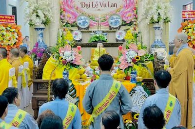 Chùa Dược Sư (P.Rạch Dừa, TP.HCM) tổ chức lễ dâng pháp y mùa Vu lan - Báo hiếu