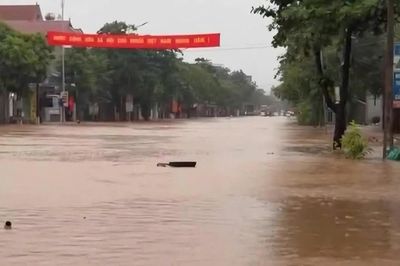 Mưa bão gây chia cắt QL31 qua Bắc Ninh, lũ trên nhiều sông đã vượt báo động 3