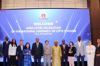 Chủ tịch Quốc hội Cộng hòa Bờ Biển Ngà Patrick Achi thăm Tập đoàn Vingroup