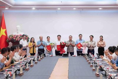 Đảng ủy, Thường trực Ủy ban Quốc phòng, An ninh và Đối ngoại chúc mừng các đồng chí tham gia Đoàn Chủ tịch Tổ chức Nghị sĩ Hữu nghị Việt Nam và Nhóm ĐBQH trẻ khóa XVI