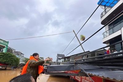 Công an Lạng Sơn vượt hiểm nguy cứu dân trong bão lũ